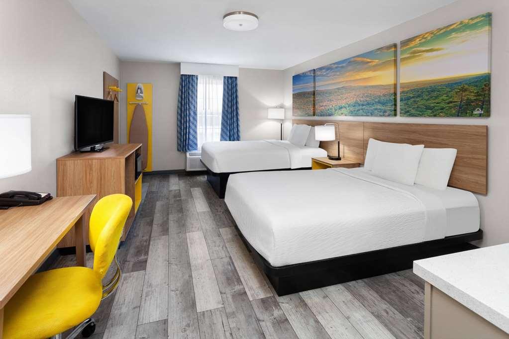 Days Inn & Suites By Wyndham Sellersburg Room photo