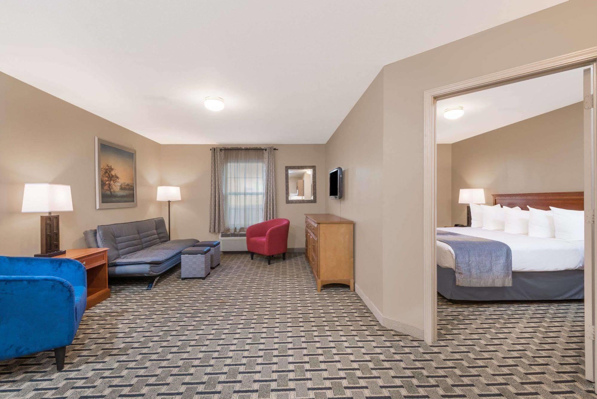 Days Inn & Suites By Wyndham Sellersburg Exterior photo